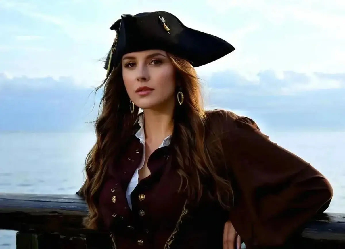 《加勒比女海盗1-3季》高清中字在线看_安妮×玛丽女海盗激情戏未删减_加勒比女海盗全三季合集下载_经典情欲冒险电影珍藏版