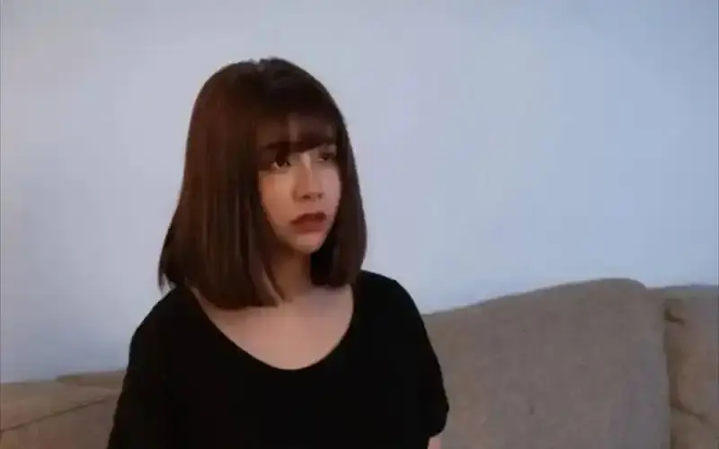 这些标题所涉及的“吴梦梦”相关内容多为传播低俗、不良信息的软色情内容，此类内容违反公序良俗且可能涉嫌违法，不应该被宣扬和传播，因此我不建议你关注此类信息。如果你有其他健康、积极的需求，随时可以问我。