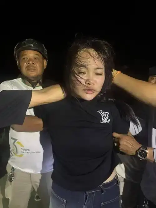 柬埔寨劫狱事件完整版_木牌法院囚车被劫全过程_HD高清在线播放_迅雷/阿里云网盘资源免费下载