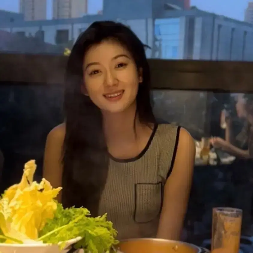 《盐山钢管厂女王张某一打二事件》超清视频在线播放