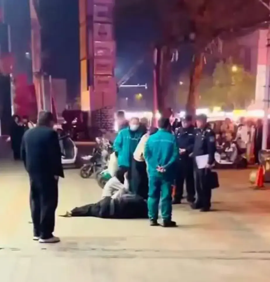 《河南战神1v5》街头1v5冲突事件完整视频-女主风情视频高清版流出-河南西平事件后续网盘资源免费下载