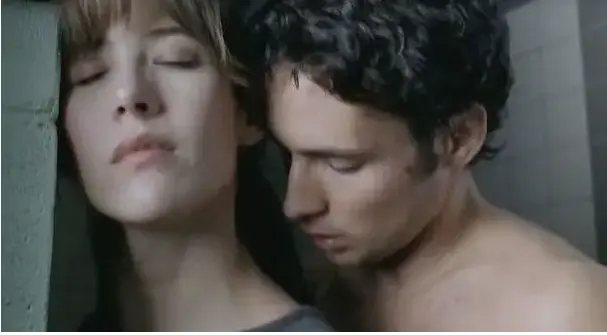 《情欲写真》HD高清未删减版在线观看-情欲写真1080P超清画质免费播放-完整版迅雷/夸克网盘资源分享