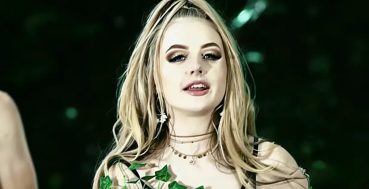 《扭曲的王座三部曲》满天星系列蓝光原盘HD高清-欧美Rae Lil Black限制级大片-未删减全集中文字幕版-极致视听体验